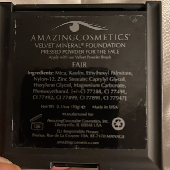 AMAZING COSMETICS Velvet Mineral Pressed Powder Foundation - Picture 3 of 3